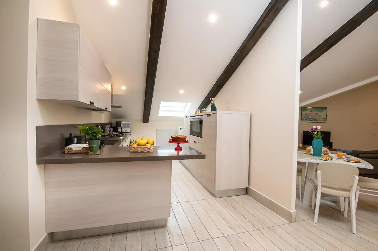 Les Maisons Napoli 0*, נאפולי איטליה